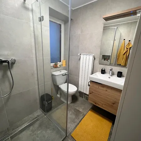 Apartament Ahat Apartment- Modern Near Center & Free Parking