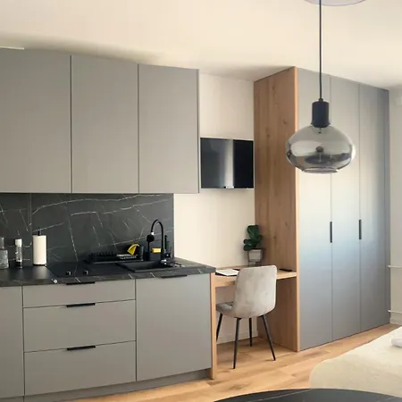 Apartament Ahat Apartment- Modern Near Center & Free Parking *