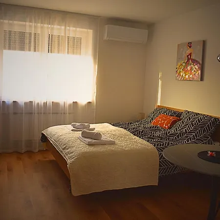 Apartament Ahat Apartment- Modern Near Center & Free Parking *