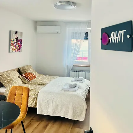 Ahat Apartment- Modern Near Center & Free Parking